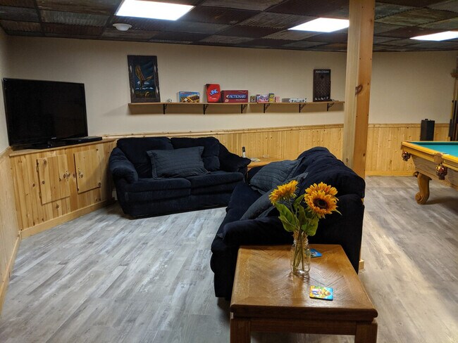 Building Photo - 140 Paquette Cir