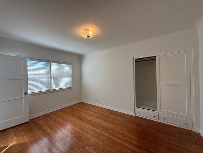 Building Photo - Amazing 3 Bedroom Montrose Home!