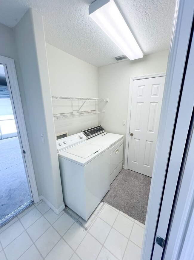 Building Photo - Lovely 2 Bedroom 2 Bathroom home in 55+ Ro...