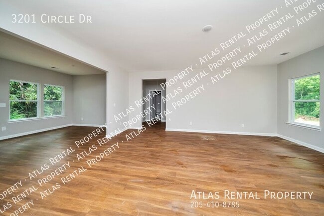 Building Photo - 3201 Circle Dr