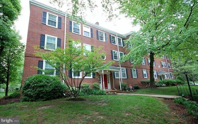 Primary Photo - 2934 S Columbus St