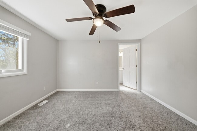 Building Photo - 613 Normandy St