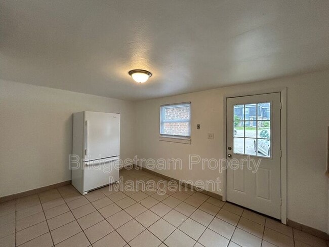 Building Photo - 148 Forest St