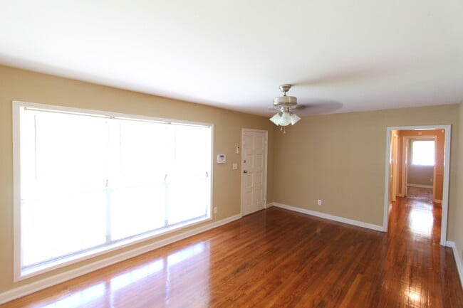Building Photo - New On The Market!! Will not last long at ...
