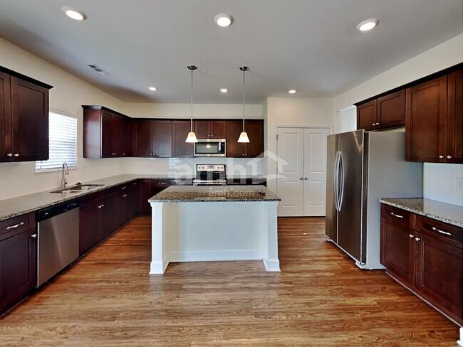 Building Photo - 600 Drema Ct