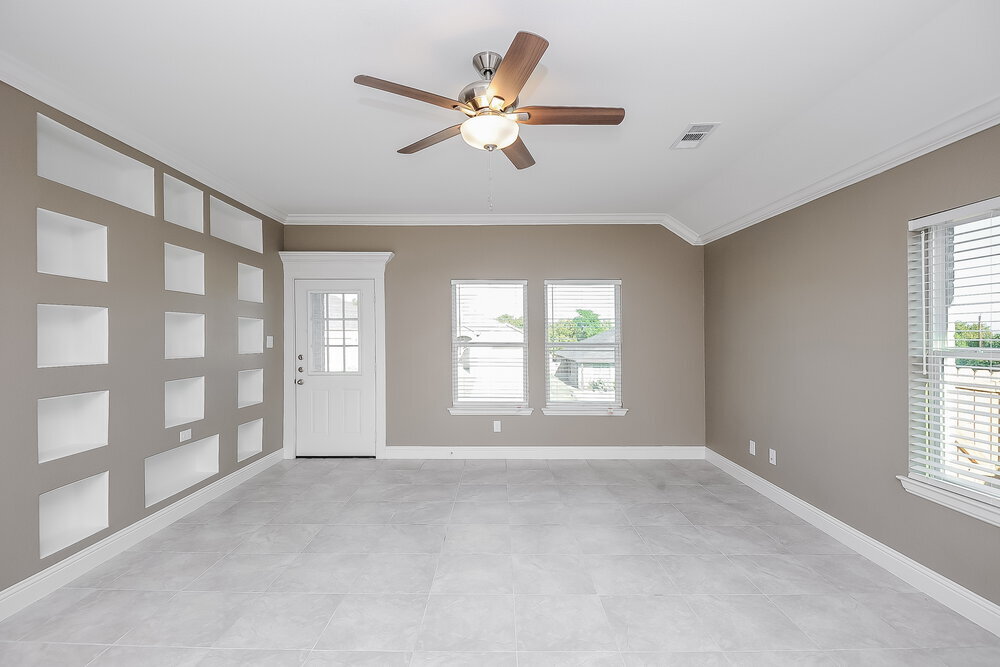 Building Photo - 811 N Ridge Dr