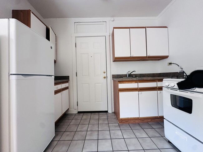 Building Photo - 5058 N Wolcott Ave