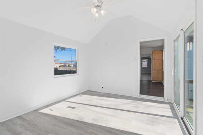 Building Photo - 9631 Worth St