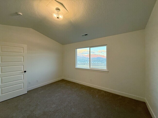 Building Photo - 2722 Blue Dawn Ln