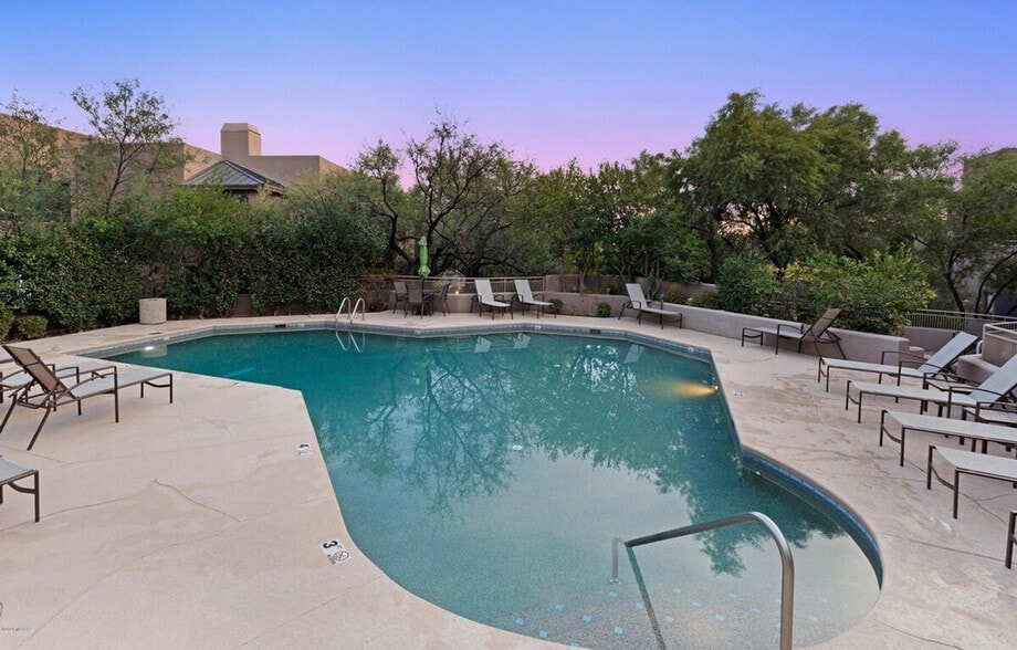 Building Photo - 6655 N Canyon Crest Dr