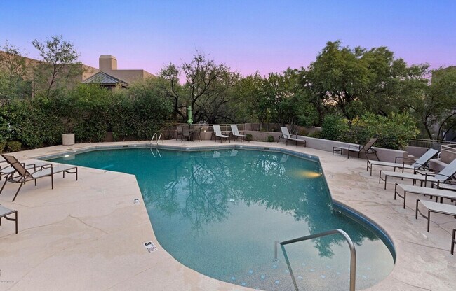 Building Photo - 6655 N Canyon Crest Dr