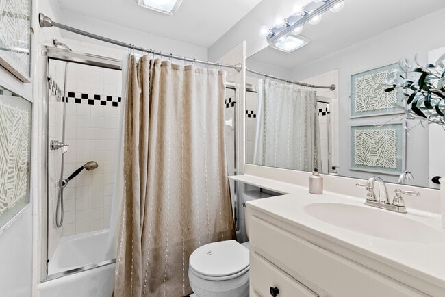 Building Photo - 8608 Whipps Bend Rd