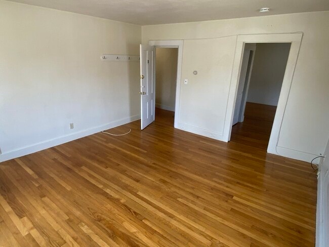 Building Photo - 114 King St