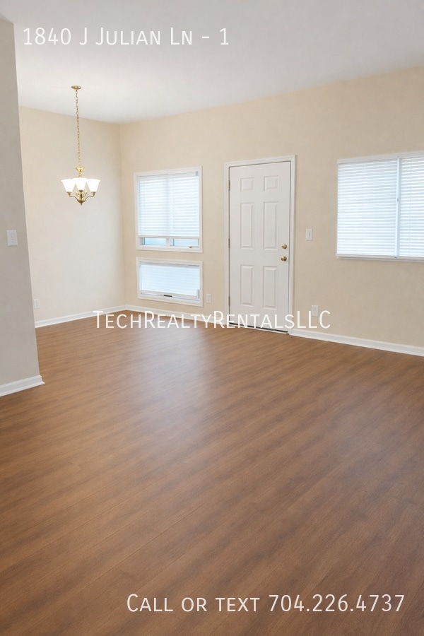 Building Photo - 1840 J Julian Ln