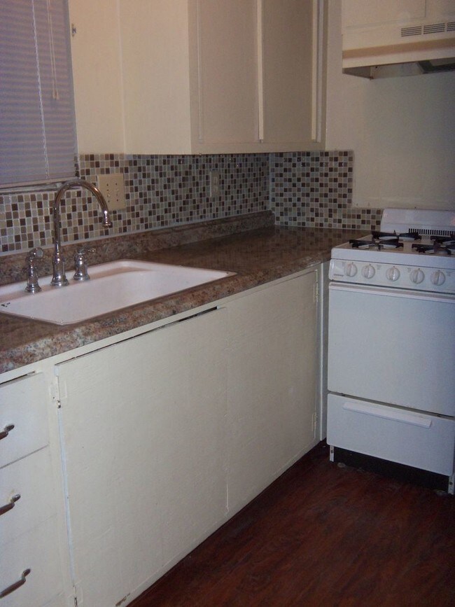 Building Photo - 119 Andrews