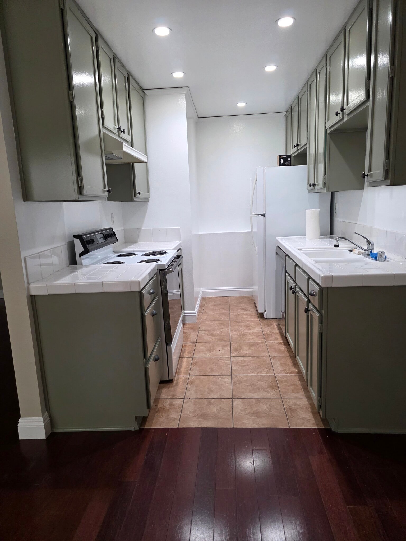 Kitchen - 330 S Mentor Ave