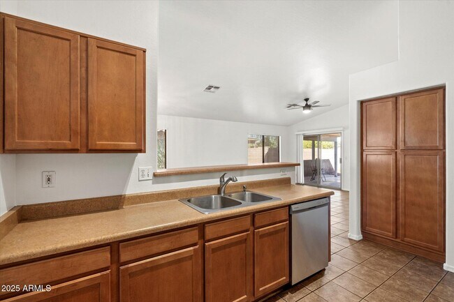 Building Photo - 15848 W Woodlands Ave