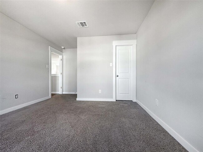 Building Photo - 179 Threshing Rd