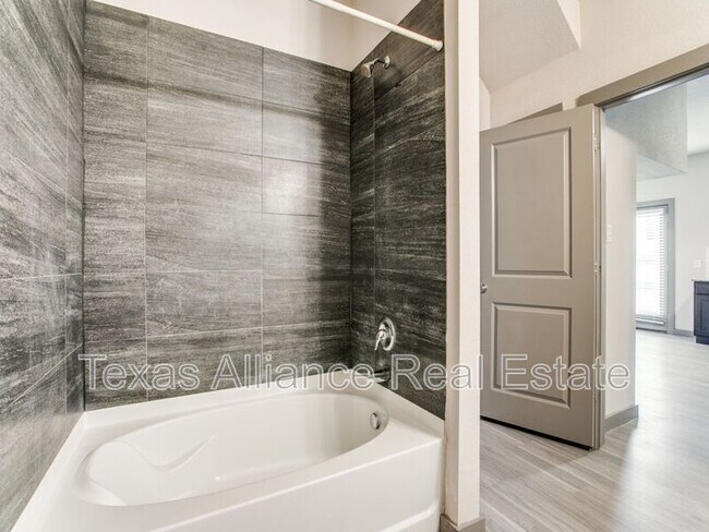 Building Photo - 10684 Tube Dr