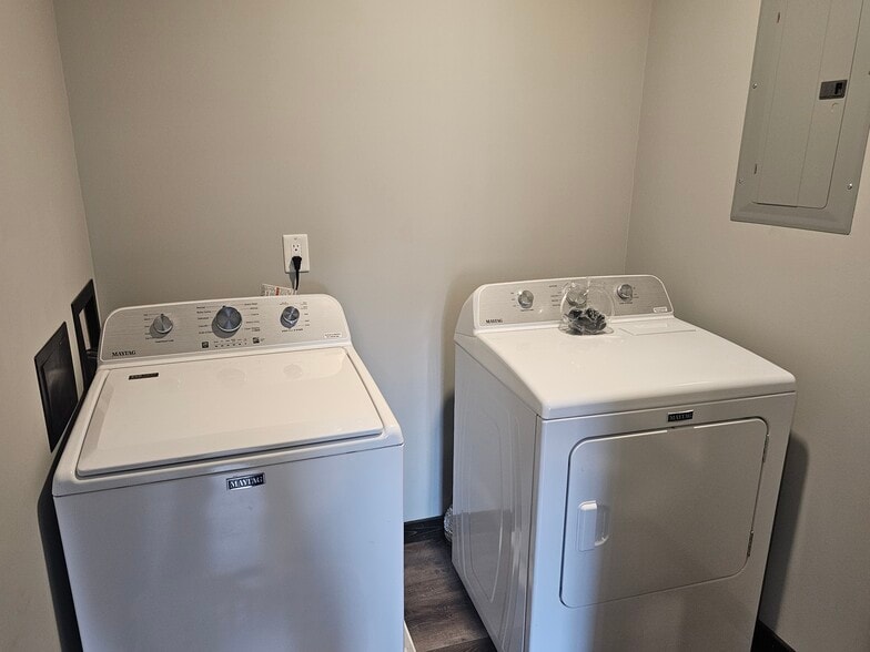 Building Photo - 223 Main St