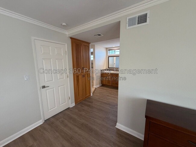 Building Photo - 237 Novara Dr