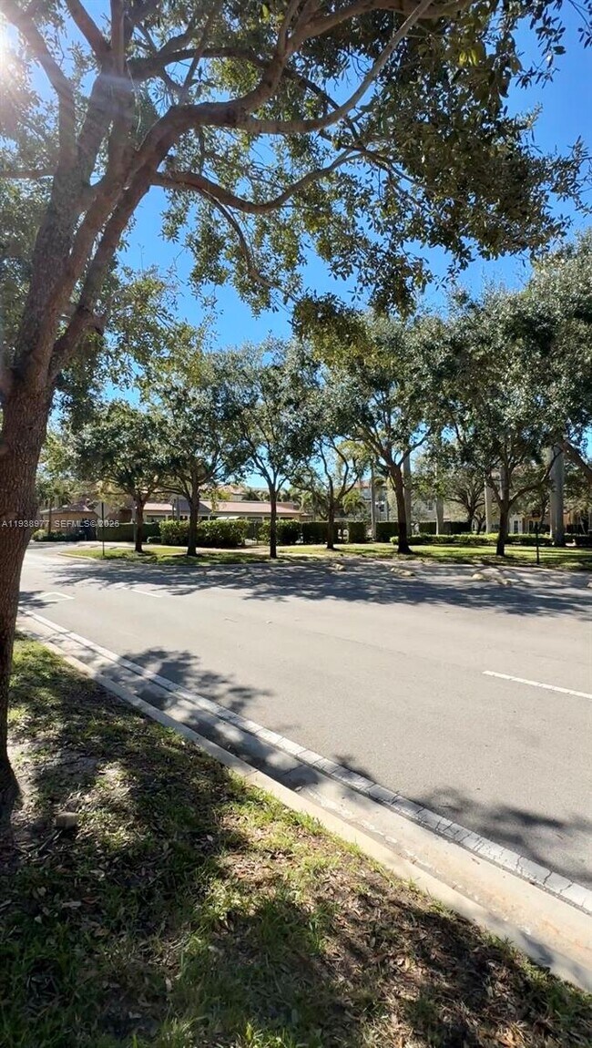 Building Photo - 917 SW 147th Ave