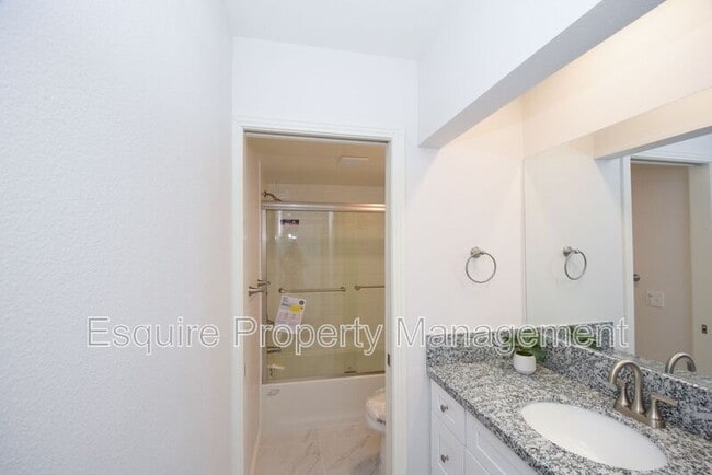 Building Photo - 630 Chapala Dr