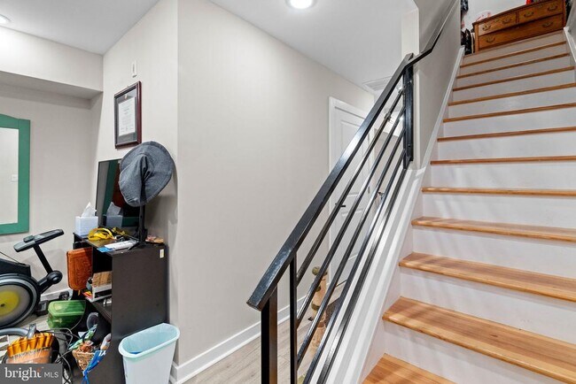 Building Photo - 2234 Master St