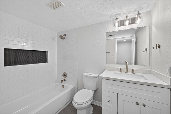 Building Photo - 15638 Empanada Dr