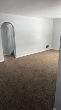 Building Photo - Large 3 bedroom Single Family Home