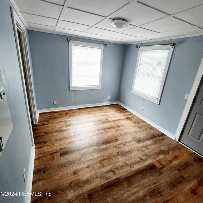 Building Photo - 1735 Brackland St