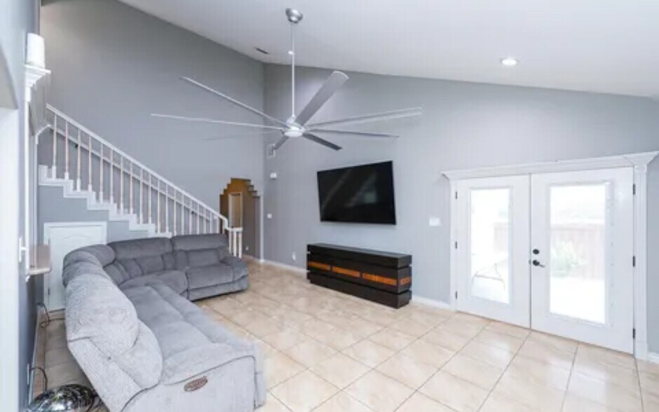 Building Photo - 2329 Grisell Dr