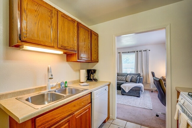 Building Photo - 8 Craig Ave