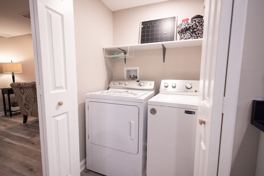 Building Photo - 9220 Weathersfield Dr