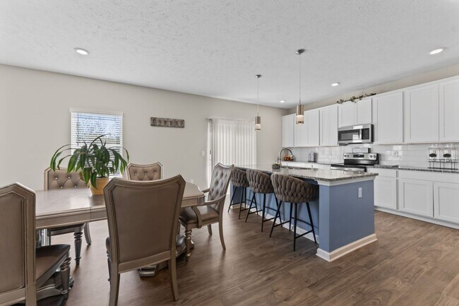 Building Photo - 8609 Warbler Br Wy