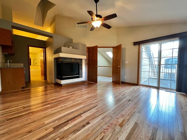 Building Photo - Stunning 4-Bedroom, 4-Bathroom Home in Sou...