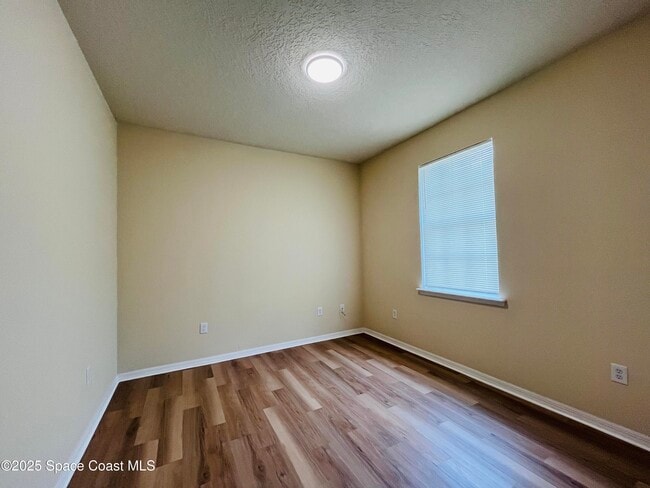 Building Photo - 5810 Eagle Way