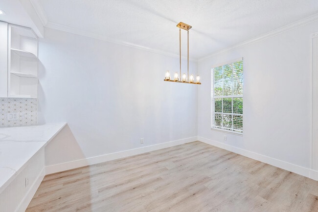 Building Photo - 130 Day Lily Dr