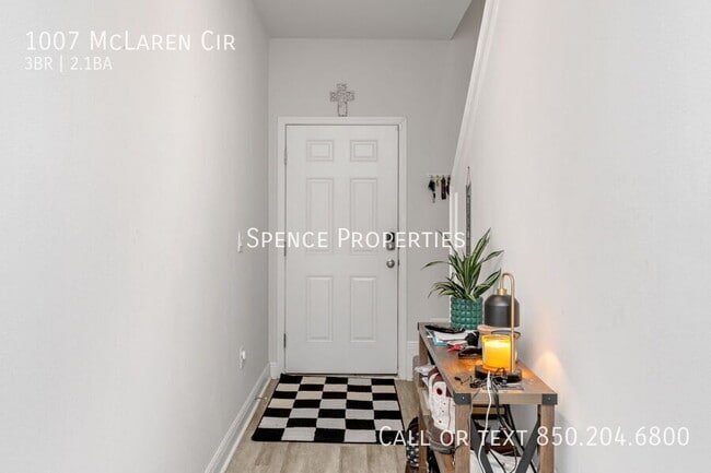Building Photo - 1007 McLaren Cir