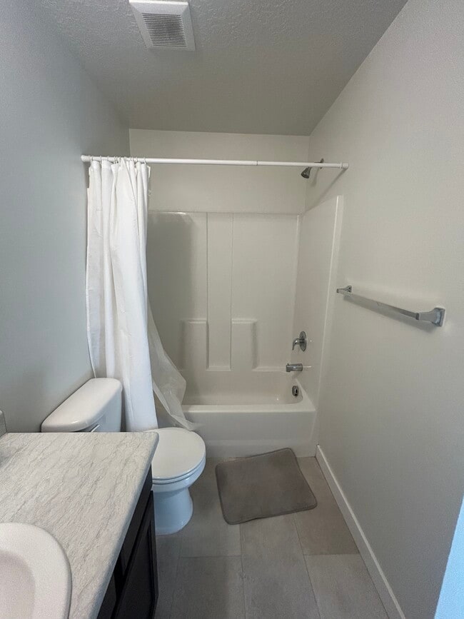 Building Photo - 1046 360 S