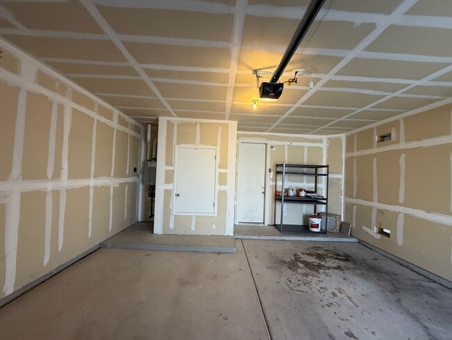 Building Photo - 3 Bedroom Townhome Near Juan Tabo Blvd SE & Four Hills!