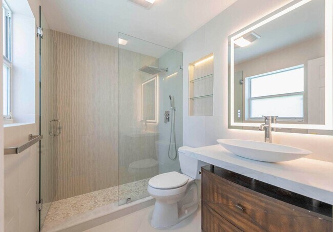 Building Photo - 2289 Windsor Rd