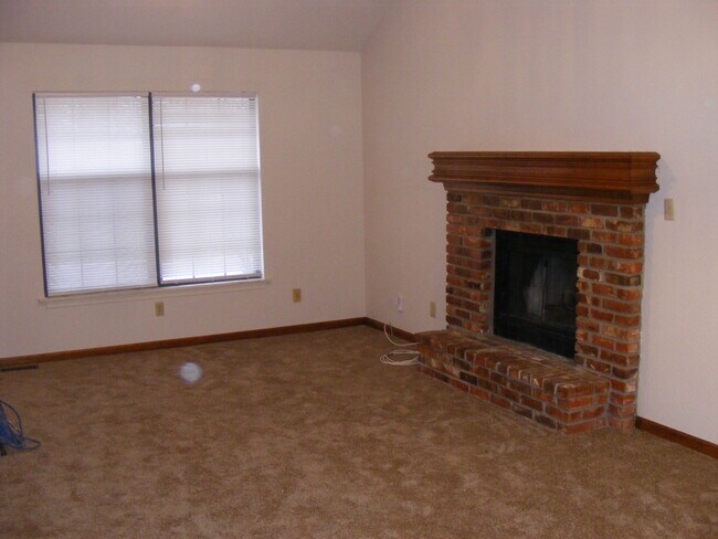 Building Photo - 504 NE Green St