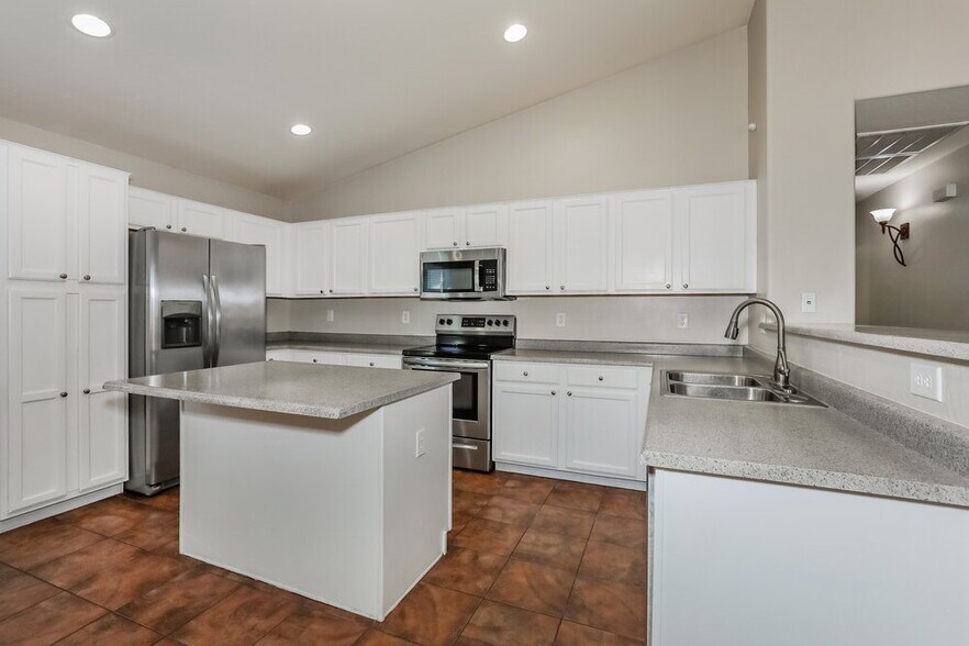 Building Photo - 484 W Gascon Rd