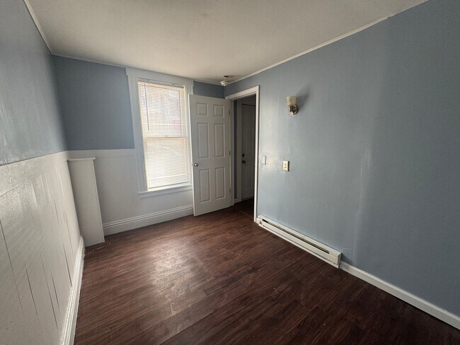 Building Photo - 120 N Main St