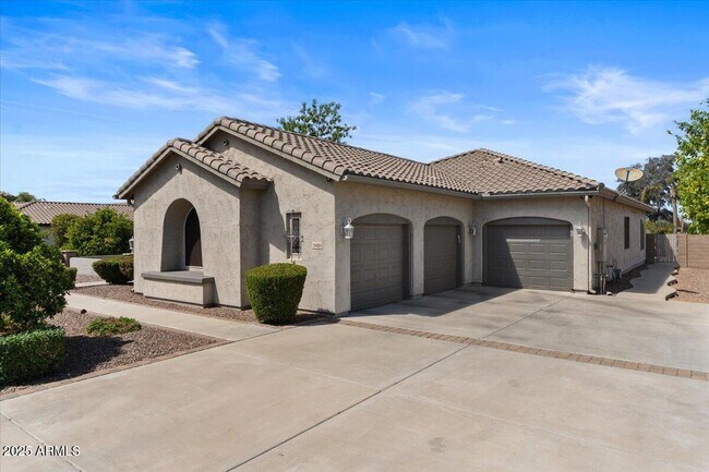 Building Photo - 3410 E Vallejo Ct