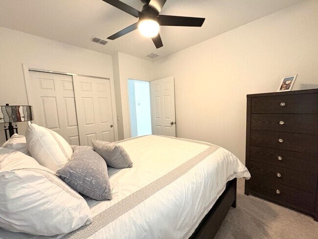 Building Photo - Beautiful Furnished 3 Bedroom Home in the Links at LPGA!