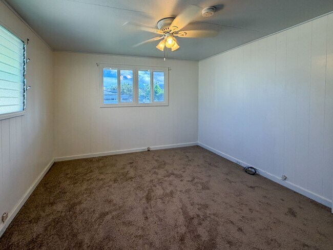 Building Photo - Kailua, SFH, Spacious Yard, Carport, Private W/D