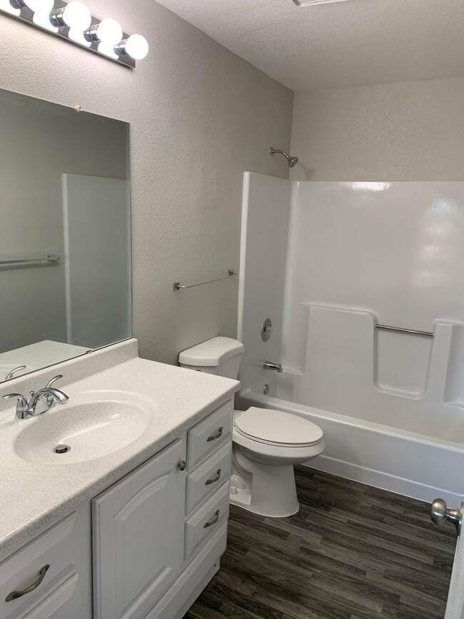 Building Photo - 2 bedroom condo in Laughlin!