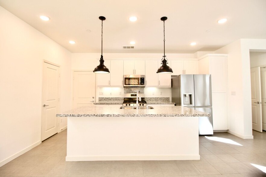 Building Photo - 35807 Landon Ln